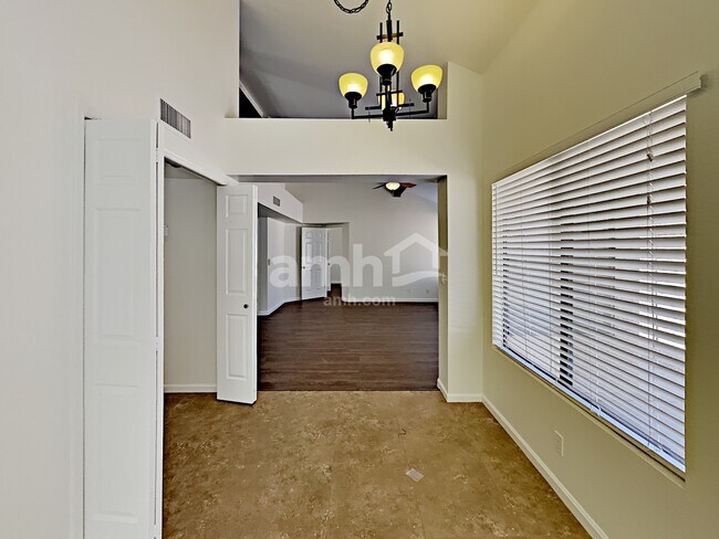 Foto del edificio - 11106 E Becker Ln