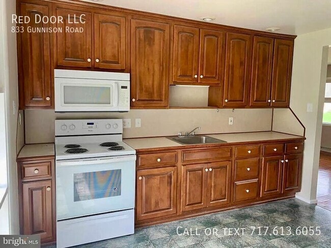 Building Photo - 833 Gunnison Rd