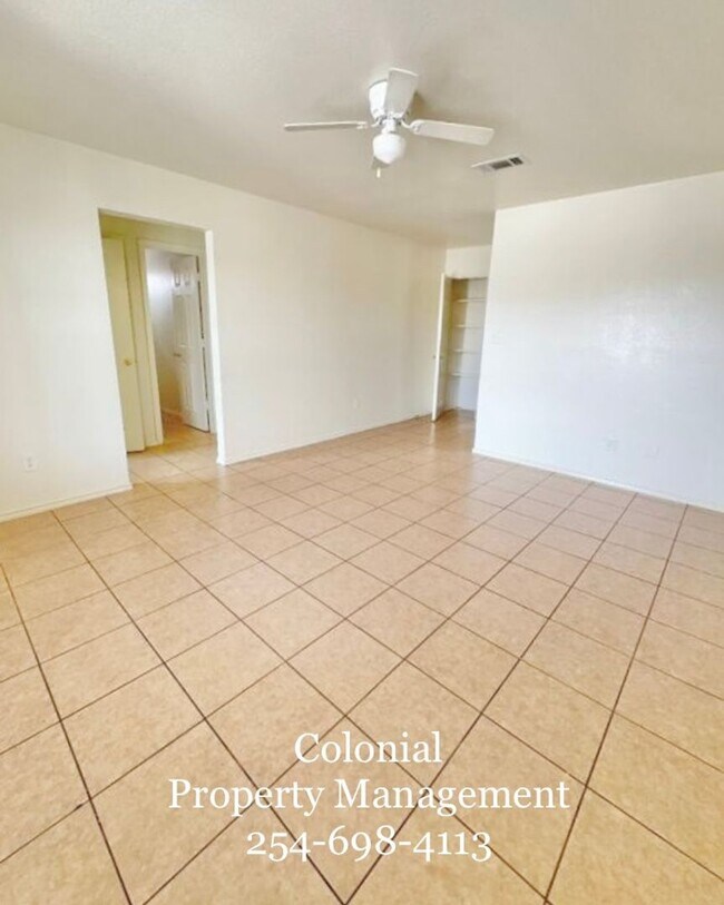 Building Photo - 2810 Leroy Cir