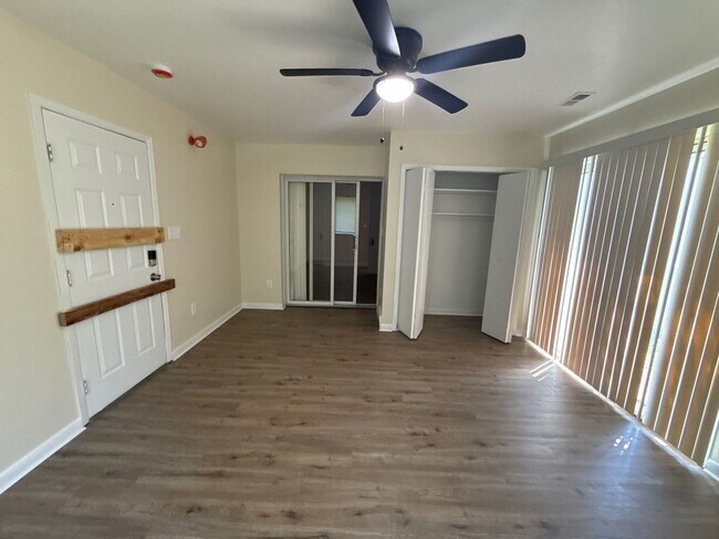 Building Photo - Renovated 3-Bedroom Home – We Welcome Sect...