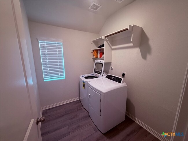 Building Photo - 1636 Seekat Dr