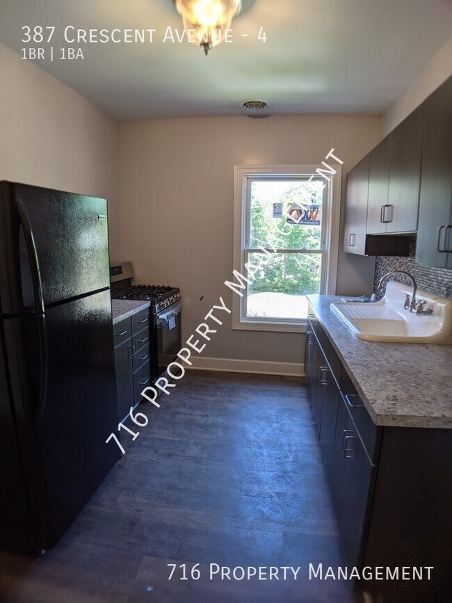 Building Photo - Cute One Bedroom with WiFi Included! Avail...
