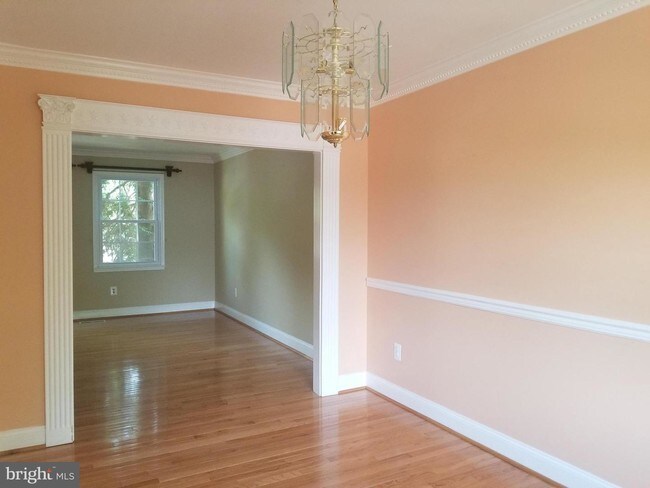 Building Photo - 3231 Viscount Ct