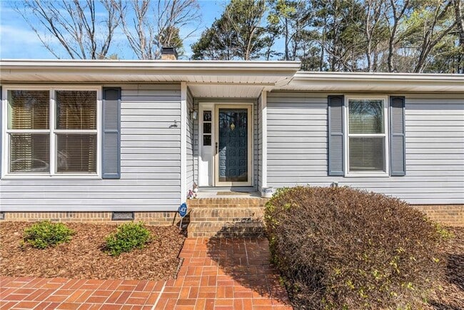 Building Photo - 3513 Ridge View Ct NE
