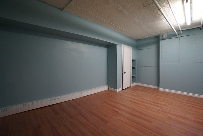 Building Photo - 2998 Williamsbridge Rd