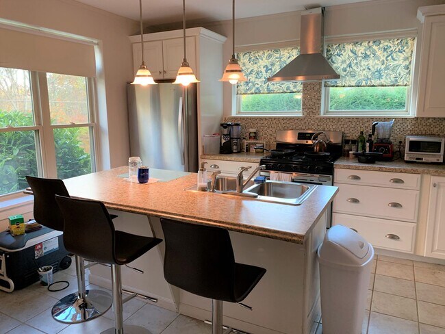 Foto del edificio - 148 Campbell Ave