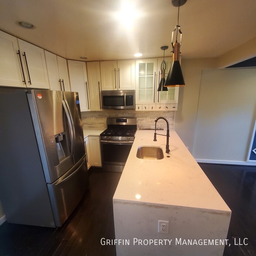Foto principal - 302 63rd St NE
