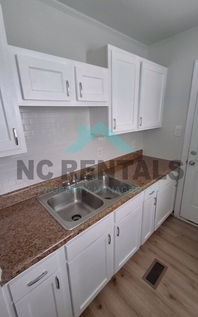 Foto del edificio - 1323 Mayfair Ave