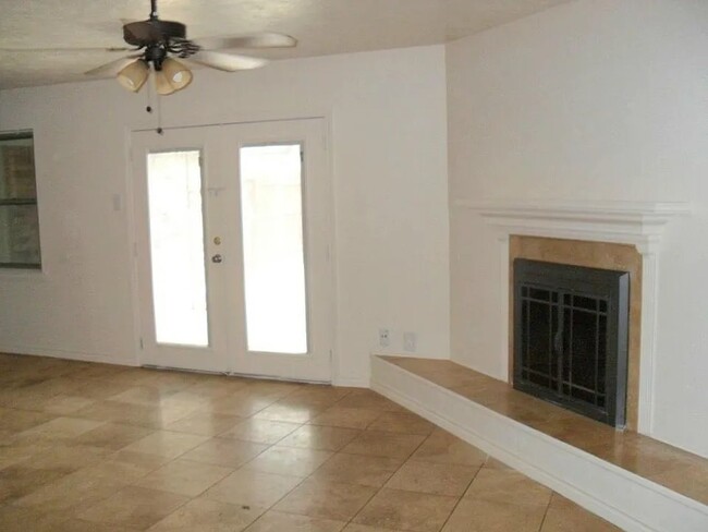 Foto del edificio - 1615 Springbrook St