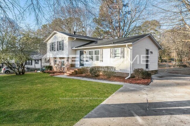 Building Photo - "Welcome Home! Rent easily and live comfor...