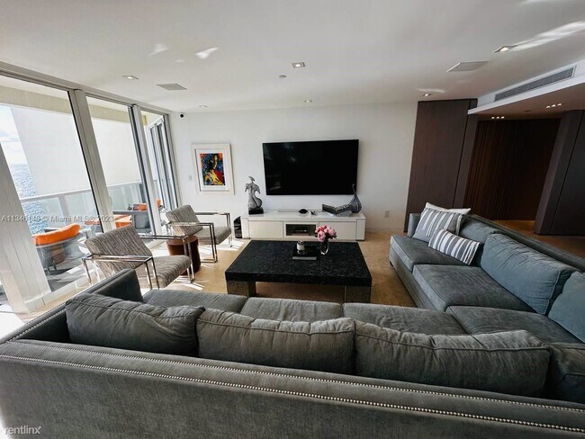 Foto del edificio - 3 br, 3.5 bath Condo - 19333 Collins Ave P...