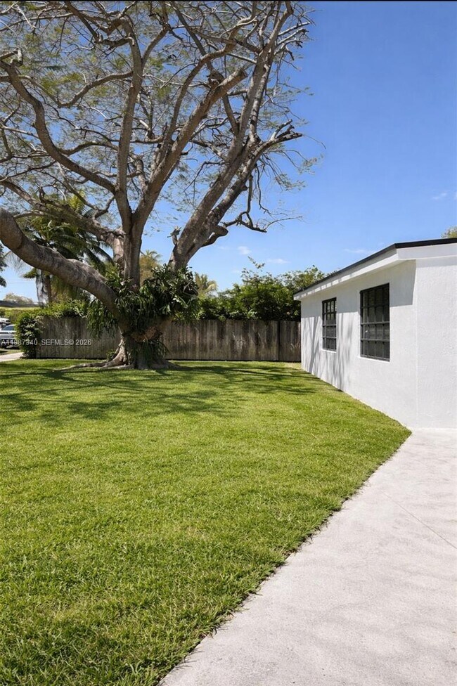 Building Photo - 9341 Marine Dr