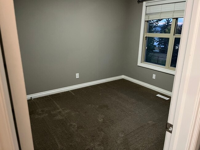 Building Photo - 37 Greenbury Cres