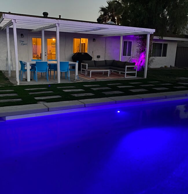 Building Photo - 2872 E Ventura Rd