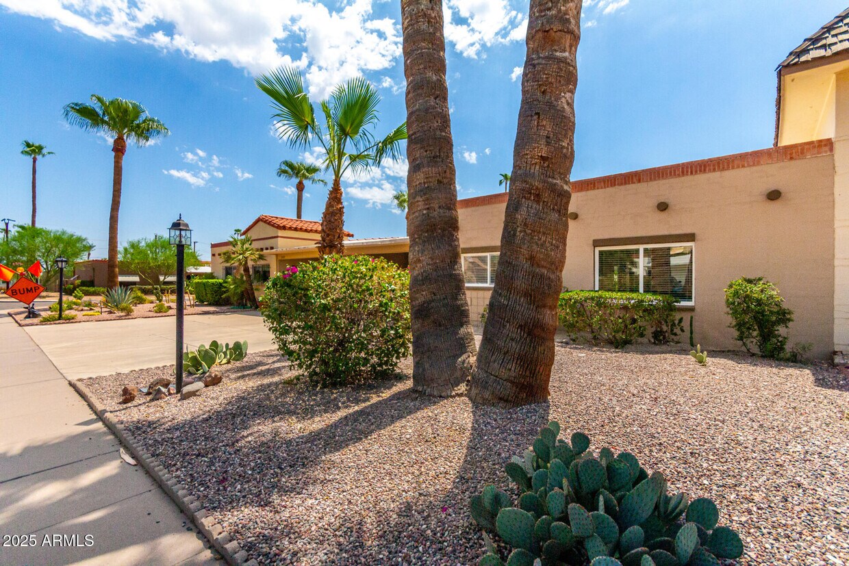 Foto principal - 7525 E Mariposa Dr