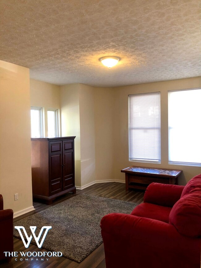 Building Photo - 1641 Summit Street