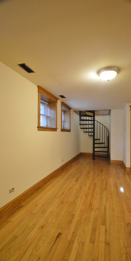 Building Photo - 3900 N Greenview Ave