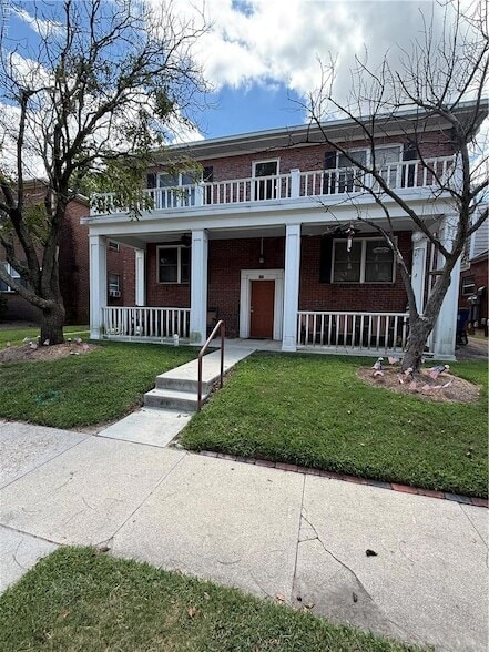 Building Photo - 825 Harrington Ave