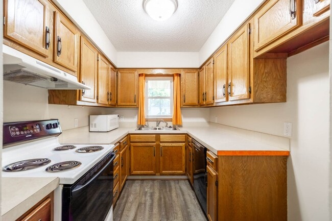 Building Photo - Beautiful 2 Bedroom, 2 Bathroom Townhouse ...