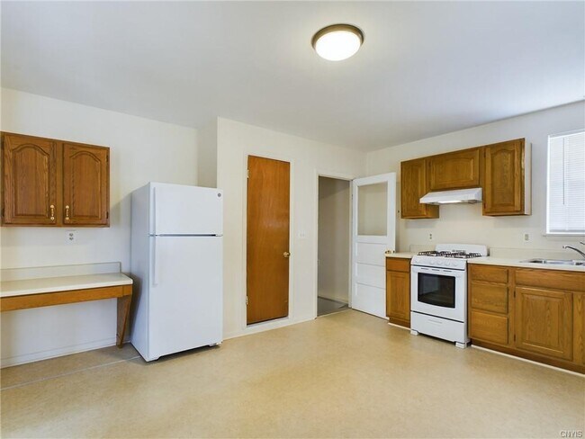 Building Photo - 118 Mayers St