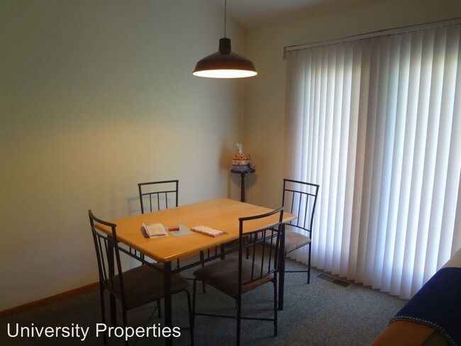 Foto del edificio - 2 br, 1 bath Room For Rent - 3162 Kylemore