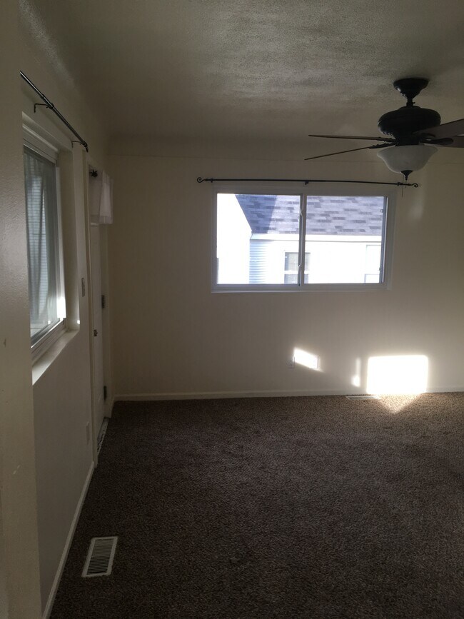 Foto del edificio - 21652 Hamilton Ave