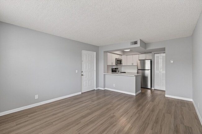 Building Photo - 714 Executive Center Dr