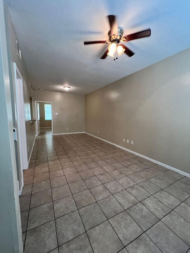 Foto del edificio - 5913 Allison Rd
