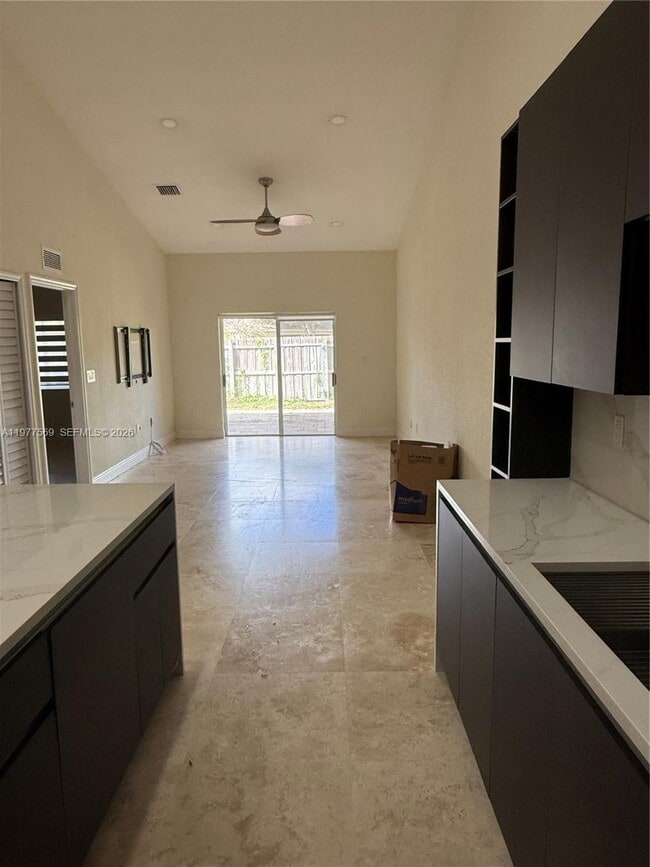 Foto del edificio - 3227 NE 11th Dr