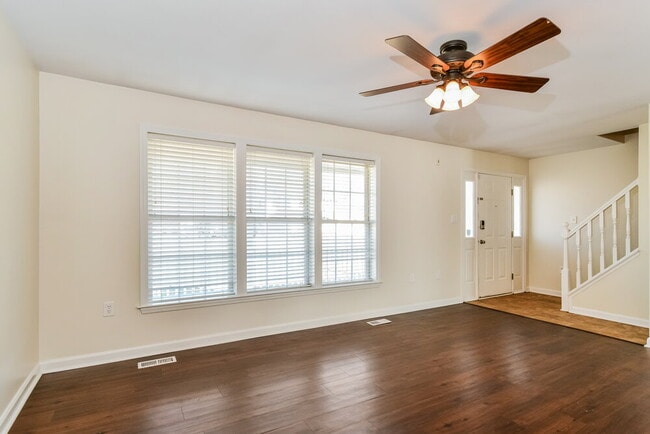Building Photo - 401 Wildwood Dr