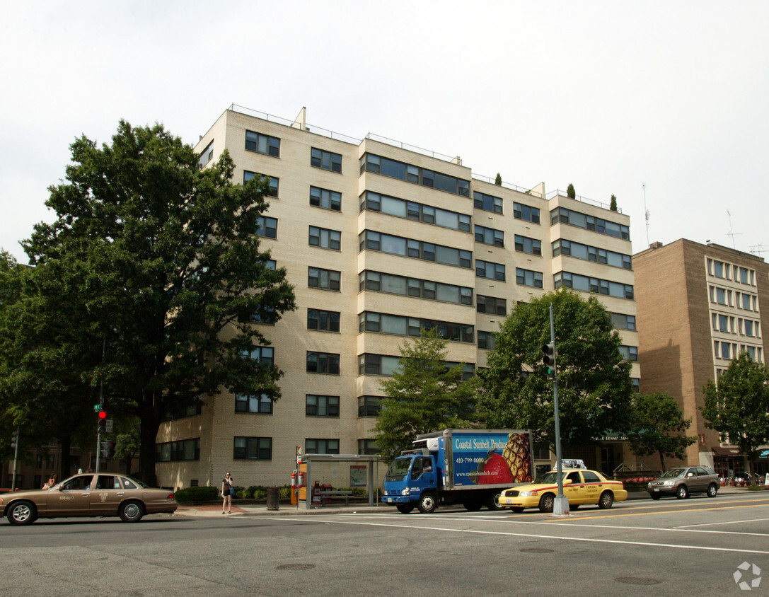 Foto principal - 2400 Pennsylvania Avenue Apartments