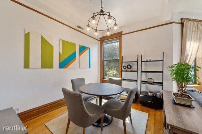 Building Photo - 4011 N Kenmore Ave