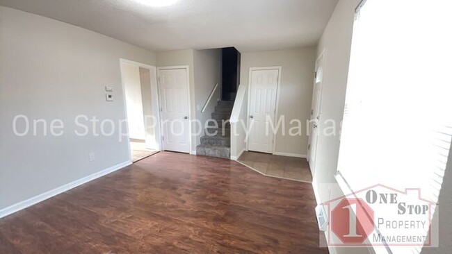 Foto del edificio - New Price for this newly updated 3 Bedroom...