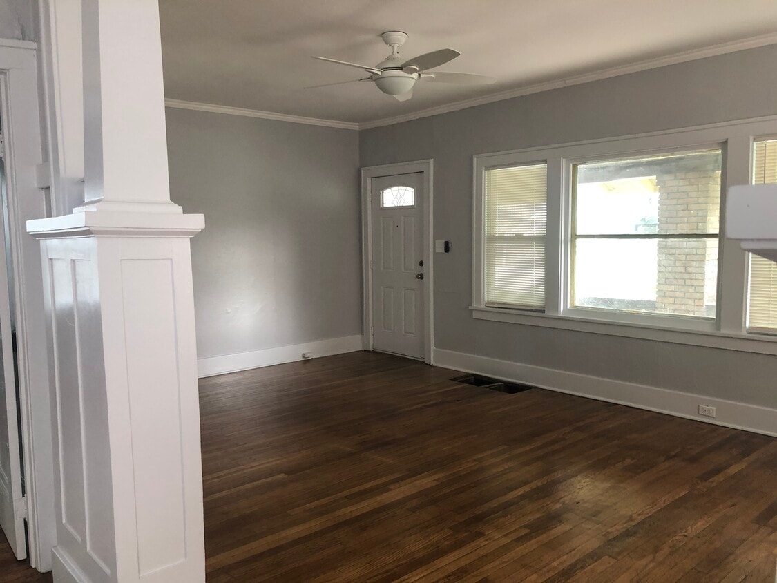 Living Room - 24 Corinne St SW