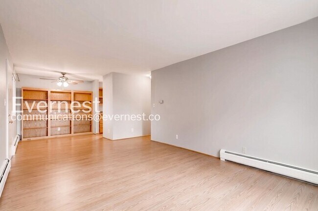 Foto del edificio - 6455 E Bates Ave