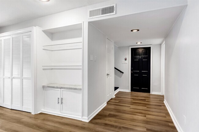 Building Photo - 7 Briar Dale Ct