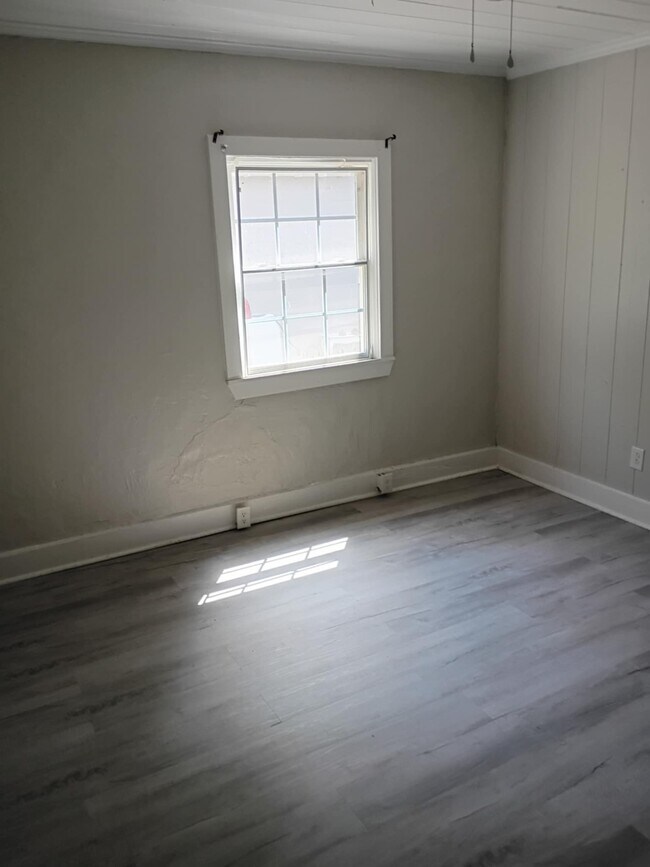 Foto del edificio - 803 Rountree Ave SE