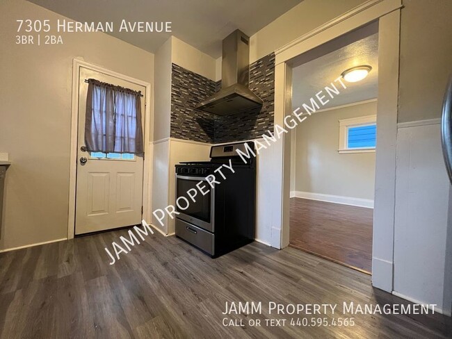 Building Photo - 3-Bedroom Single Family Home Near Edgewate...