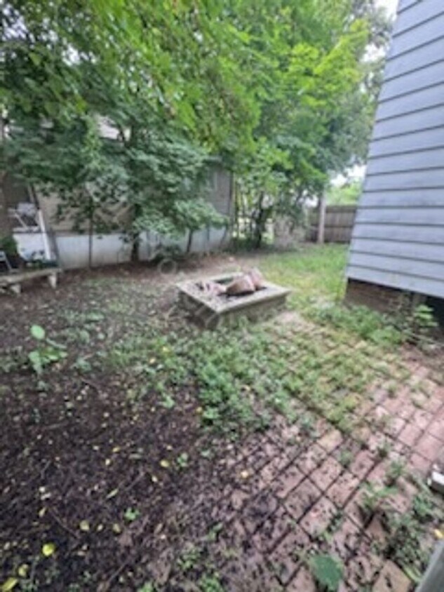 Foto principal - Large 4 bedroom 1 bath house