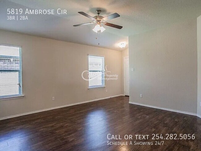 Foto del edificio - 5819 Ambrose Cir