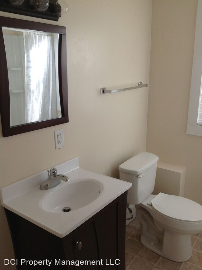 Building Photo - 3 br, 1 bath House - 1404 Montclair St