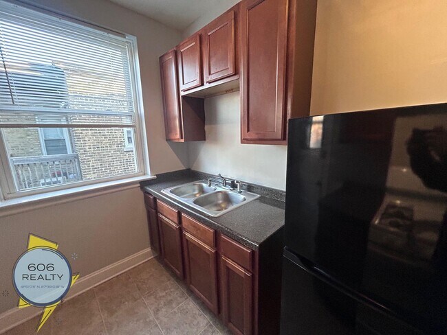 Foto del edificio - 7344 N Damen Ave