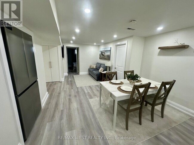 Building Photo - 544 Rustic Rd