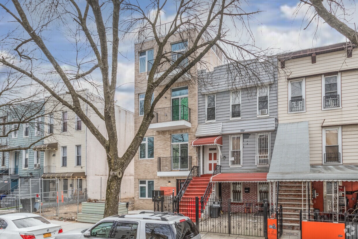 Building Photo - 1240 Madison St