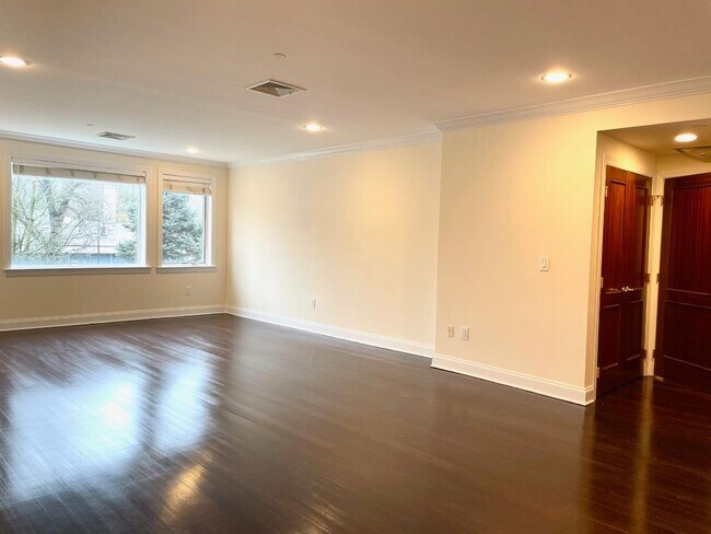 Foto del edificio - 171 Great Neck Rd