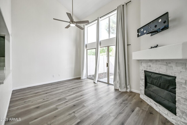 Building Photo - 5606 E Kelton Ln