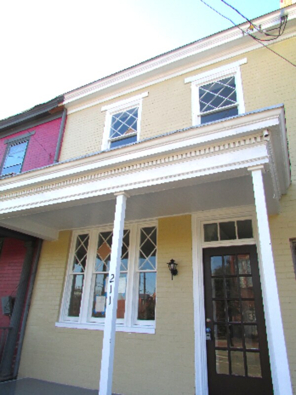 Primary Photo - 211 E Leigh St