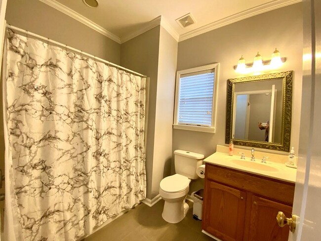 Building Photo - 103 Forsythia Ln
