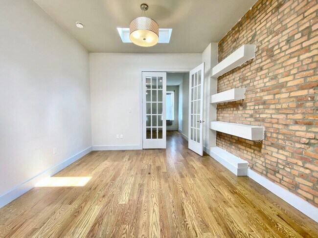 Foto del edificio - 1872 Menahan St