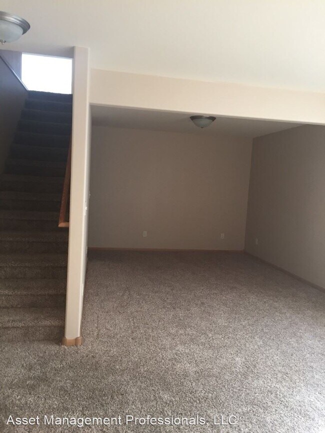 Building Photo - 3 br, 2.5 bath House - 642 Antelope Circle